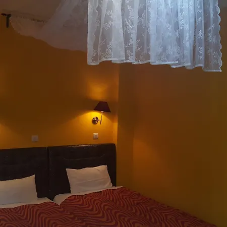 哈尼泽美诺酒店 3* 阿拉霍瓦